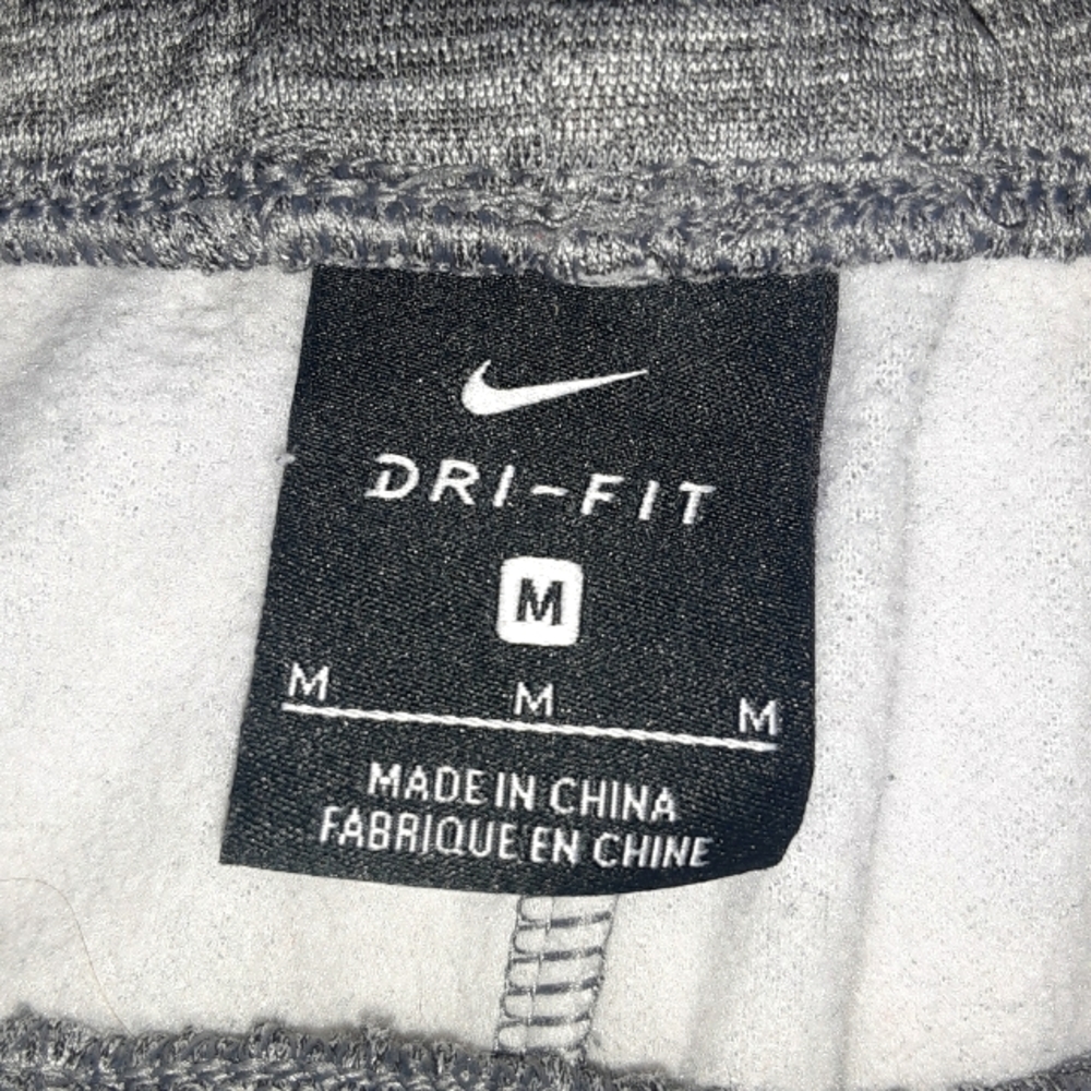 Nike - Picture 3 of 3